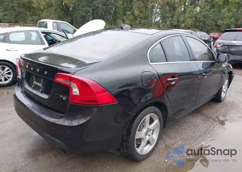 2012 Volvo S60 T5 z USA, uszkodzony, nr VIN YV1622FS2C2053908